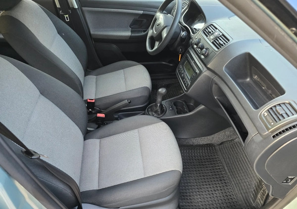 Skoda Fabia cena 13300 przebieg: 114385, rok produkcji 2010 z Chojnów małe 301